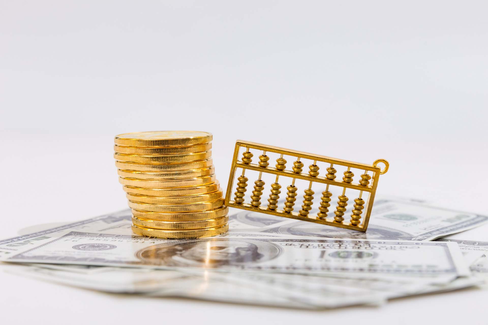 摄图网_500849391_算盘银币纸币现金(非企业商用) (1).jpg