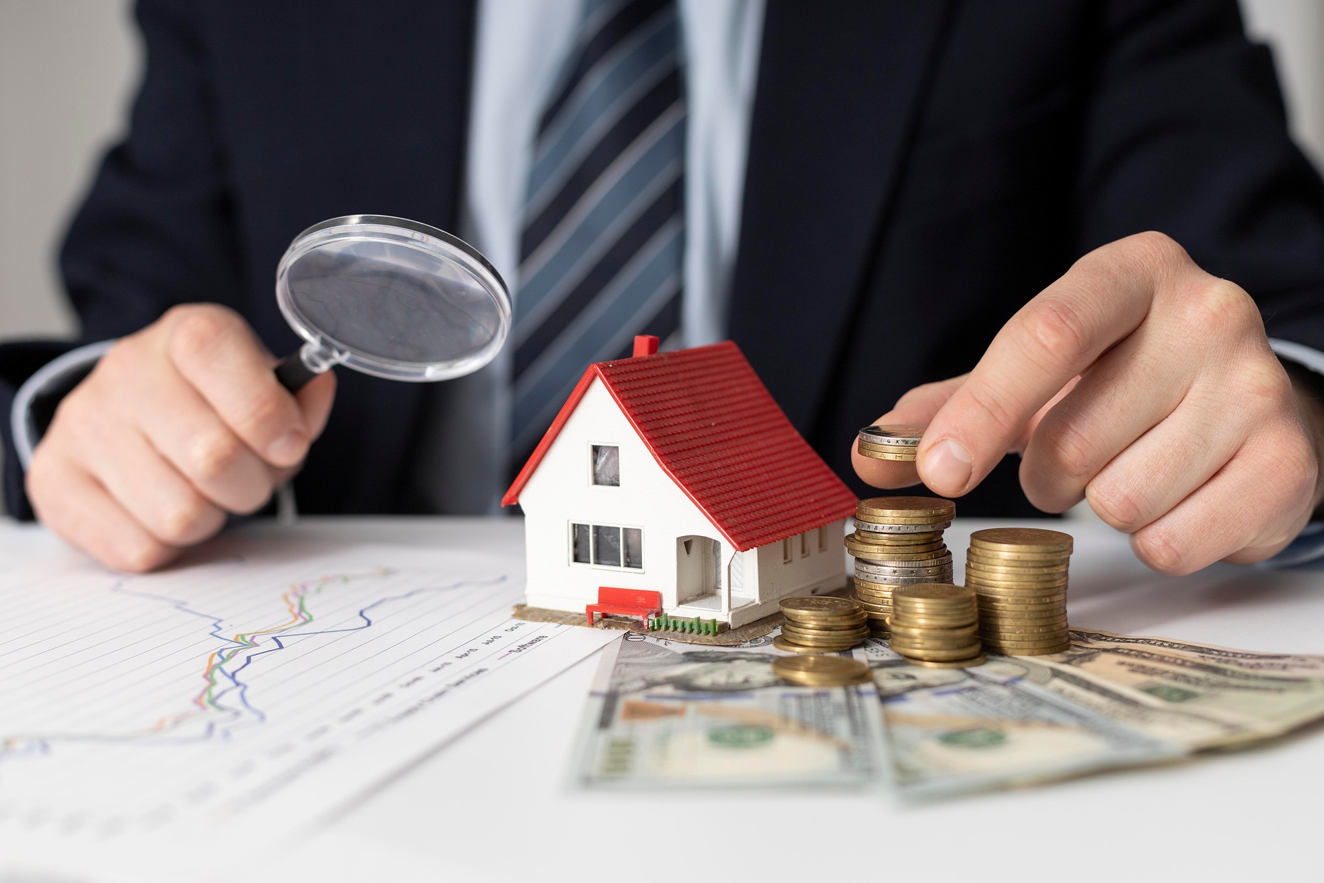 groupdealz-realestateinvestment-9799236_1920.jpg