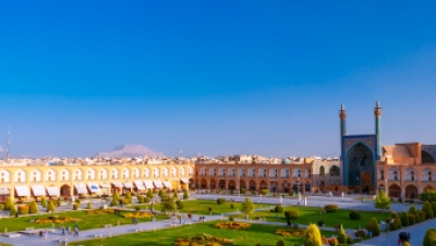 特朗普宣布对伊朗商业伙伴加征25%关税 即时生效